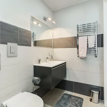 Bright For 5, 2 Bathrooms 로마