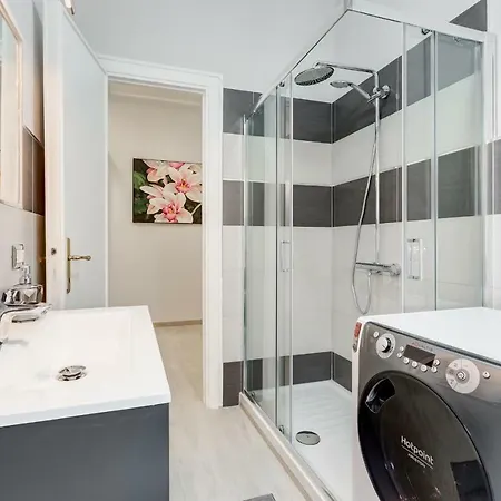 Bright For 5, 2 Bathrooms