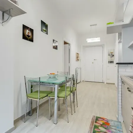 아파트 Bright For 5, 2 Bathrooms