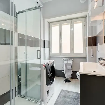 Bright For 5, 2 Bathrooms *