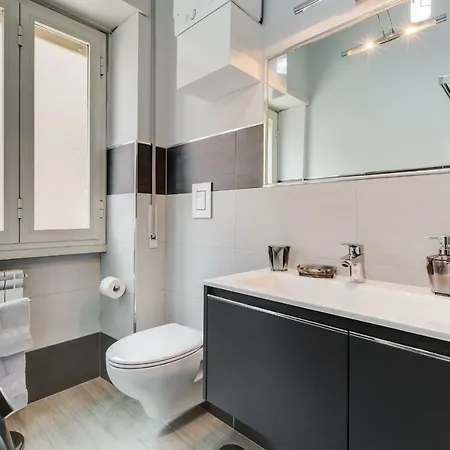 Bright For 5, 2 Bathrooms * 로마
