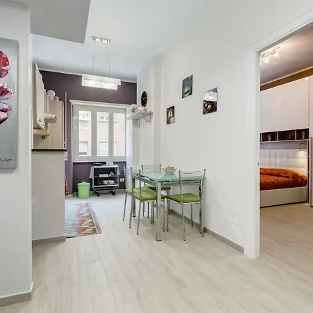 Bright For 5, 2 Bathrooms 아파트 *