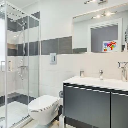 Bright For 5, 2 Bathrooms 로마
