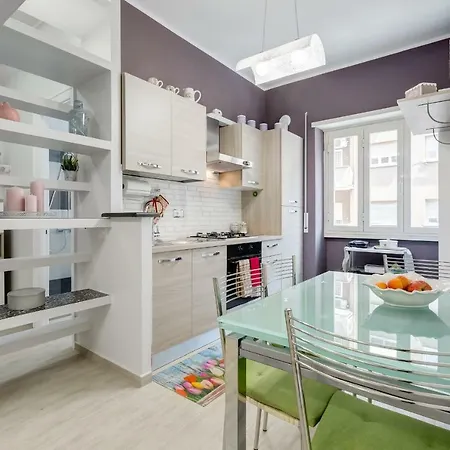 Bright For 5, 2 Bathrooms 아파트